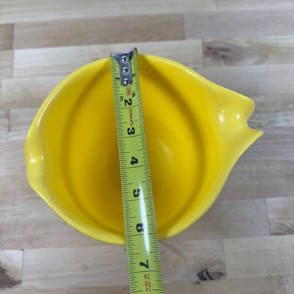 Vintage Rubbermaid 2661 Yellow Batter Mixing Bowl 1.4L Pour Spout Handle Retro